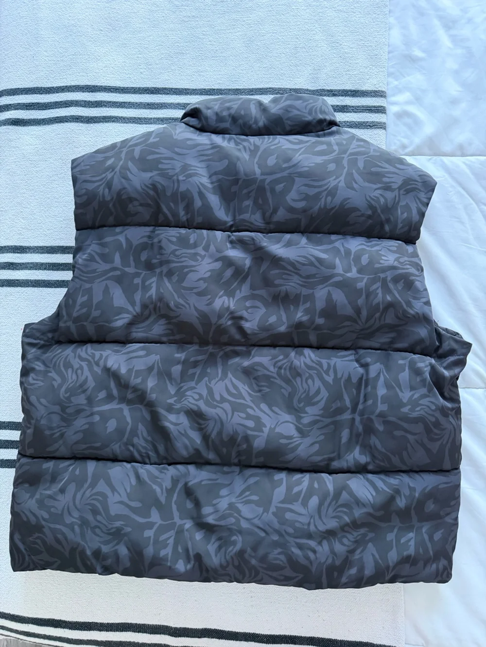 H&M No Fear Black Gray Tribal Puffer Vest XXL Y2K